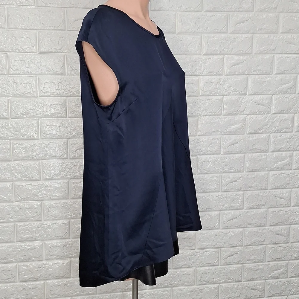 ST. JOHN Black Label Navy Satin High-Low Tunic Blouse